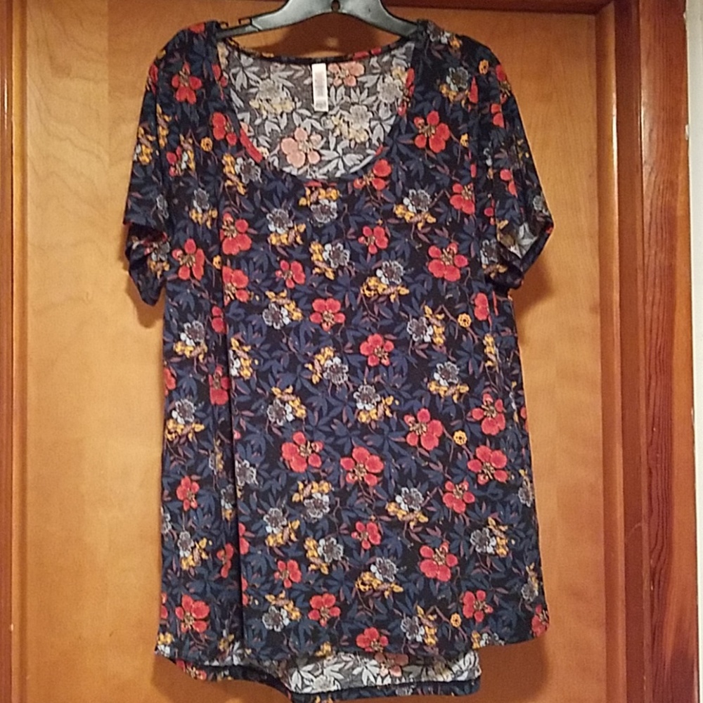 LuLaRoe  Classic crew neck top